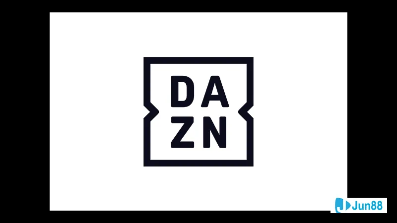 Cầu thủ Brest vượt qua cầu thủ Nantes trên sân cỏ