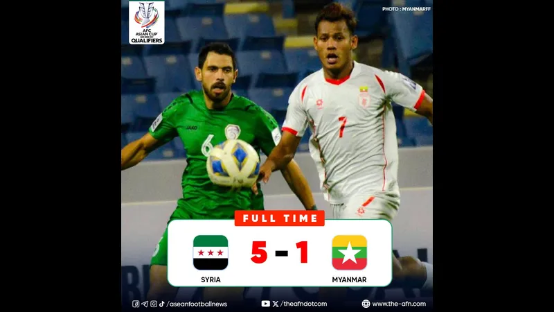 Cầu thủ Myanmar đang dốc hết sức lực để vượt qua cầu thủ Syria trong trận đấu gay cấn.