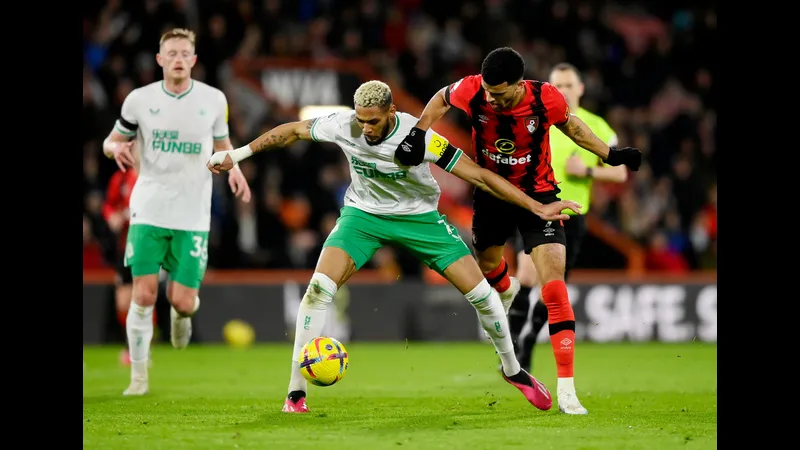 Đội Newcastle và đội Bournemouth giao đấu trên