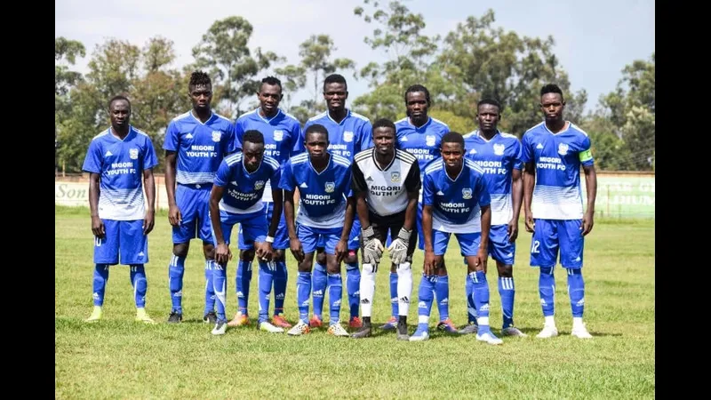 Cầu thủ của Migori và Talanta đang tranh chấp quả bóng