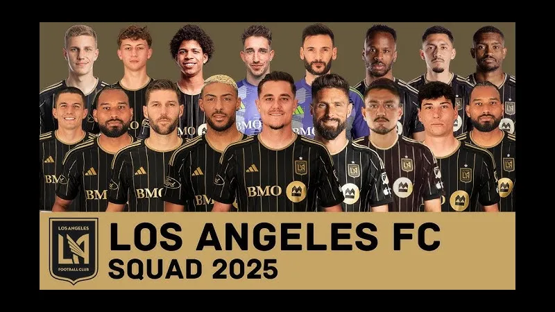 Cầu thủ Cruz Azul tấn công mạnh mẽ trước phòng ngự của Los Angeles FC